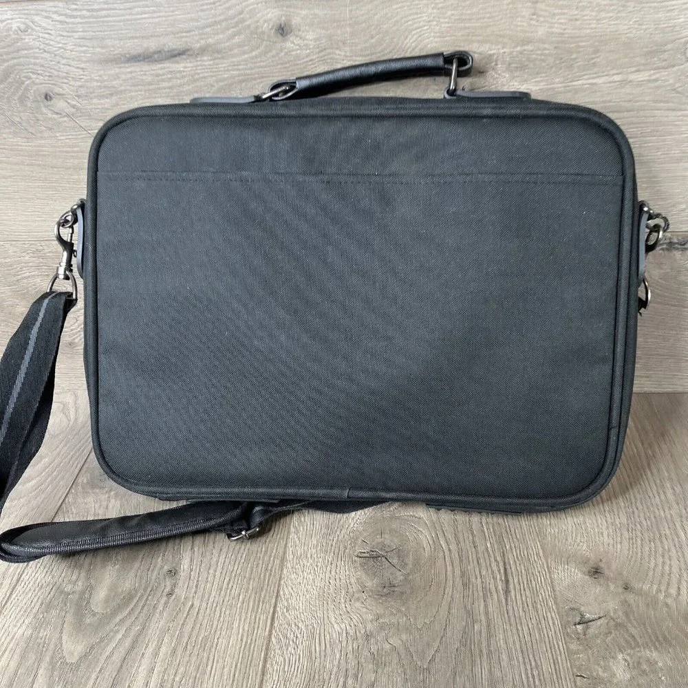 Solo Laptop Computer Bag Black Padded Multi Pocket 12x16x2 Handle or Shoulder - Picture 3 of 10